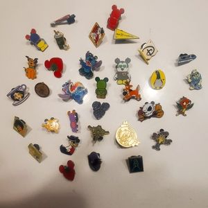 33 Disney Trading Pins